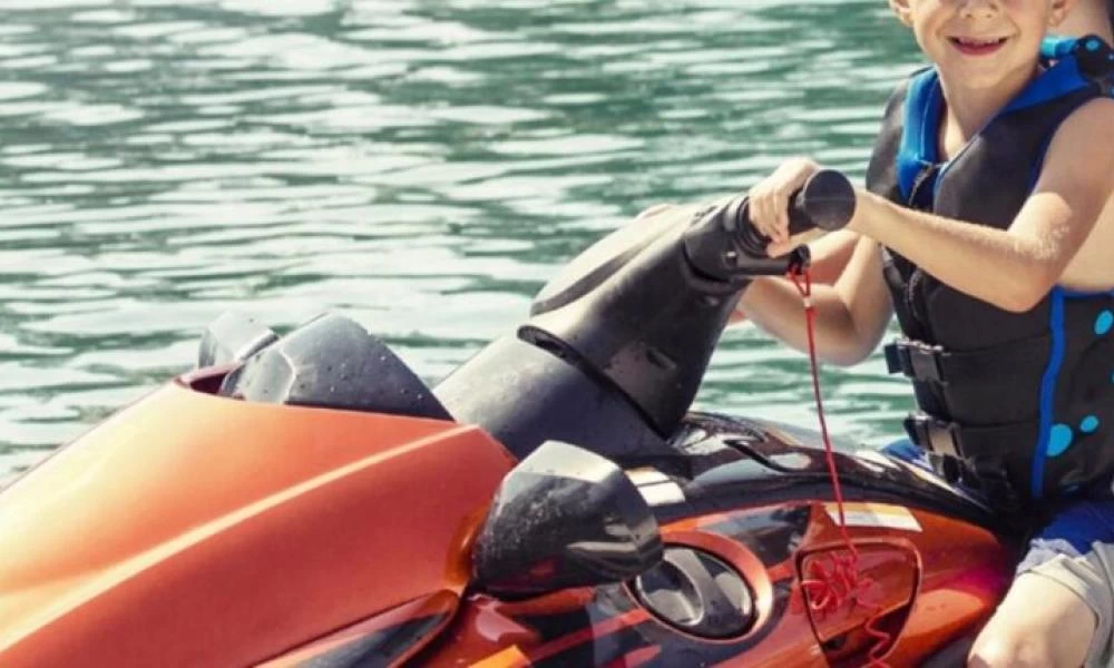 Ελεύθερος ο 13χρονος που τραυμάτισε με τζετ σκι 15χρονη στη Μύκονο